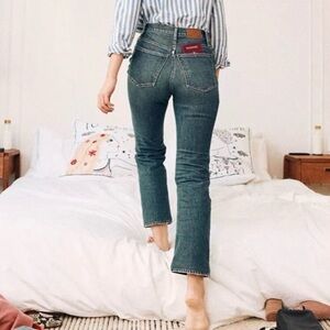 SLIM DEMI-BOOT JEANS IN SUNDALE WASH